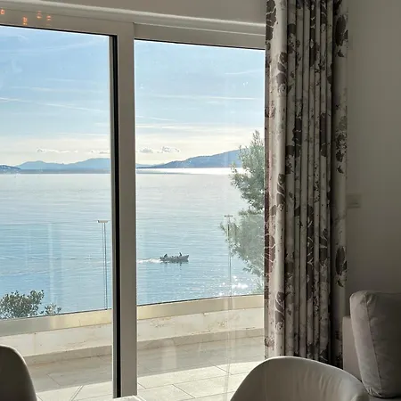 Апартаменты The Hill Sea View
